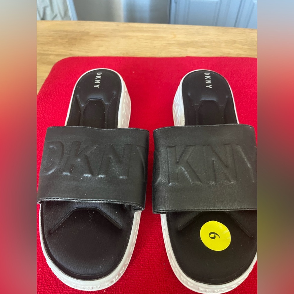 DKNY womens Black Slide Sandals sz 9
